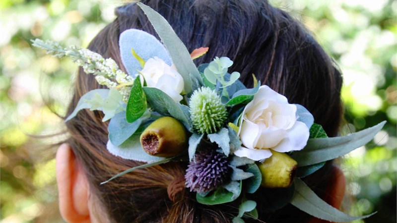 Silk flower hair comb. Roses thistle flower gumnuts | LaPlume Silk flower hair comb. Roses thistle flower gumnuts | LaPlume